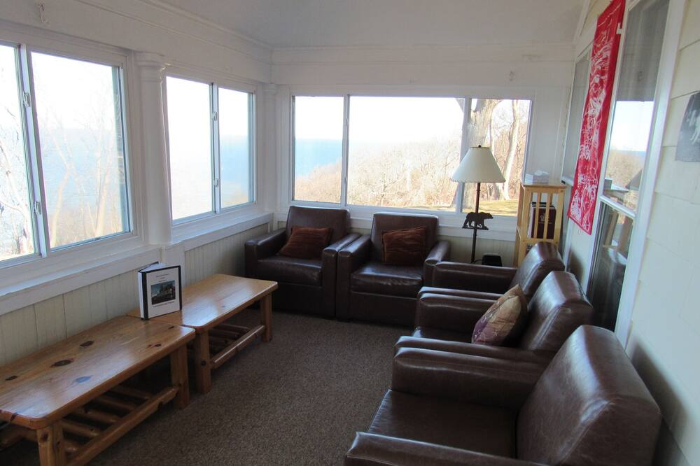 Photo of Livingroom in Wading River