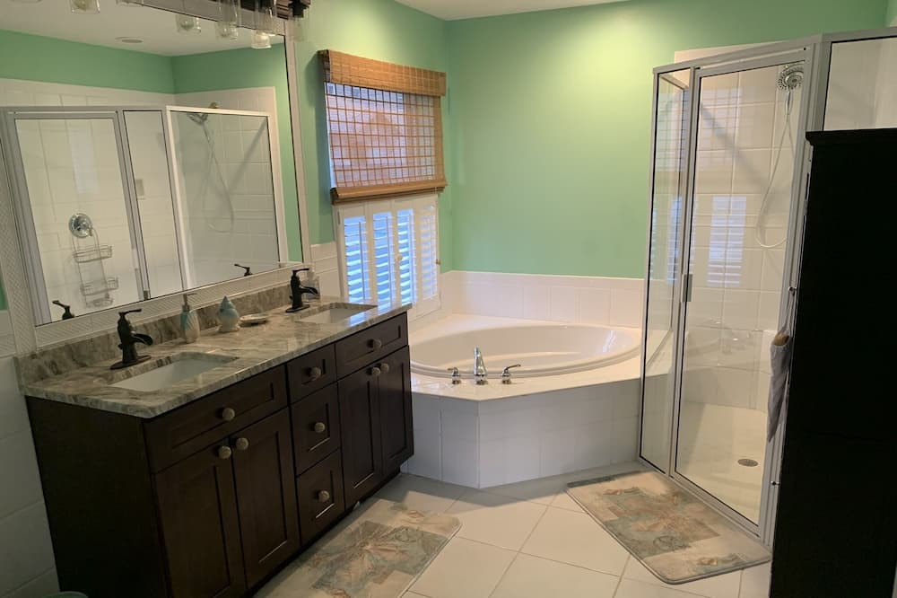 Photo of Bathroom in Riverhaven Village
