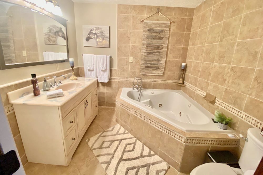 Photo of Bathroom in Haywood
