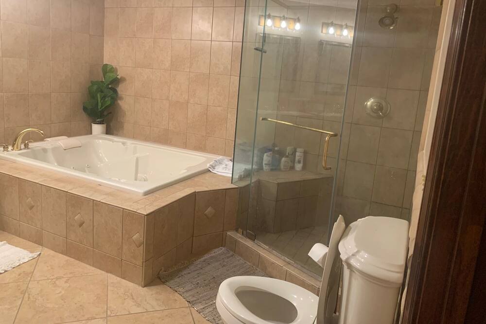 Photo of Bathroom in Haywood