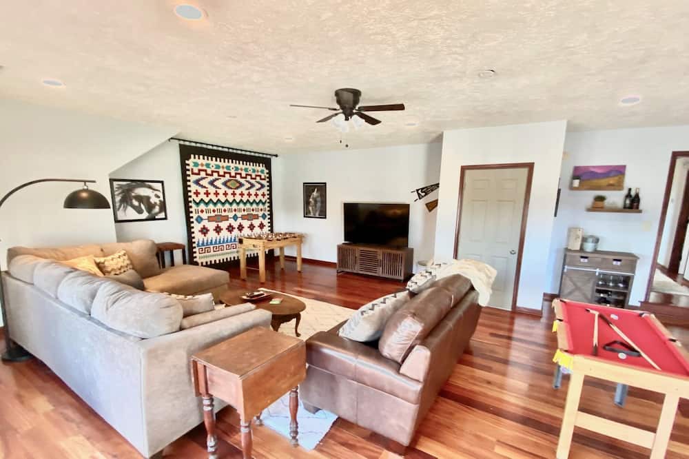Photo of Livingroom in Haywood