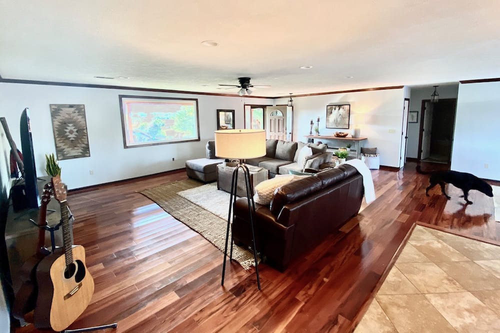 Photo of Livingroom in Haywood