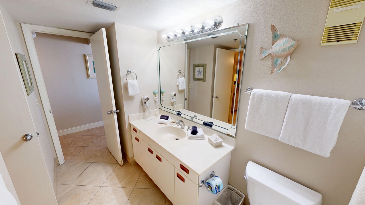 Photo of Bathroom in Holiday Isle