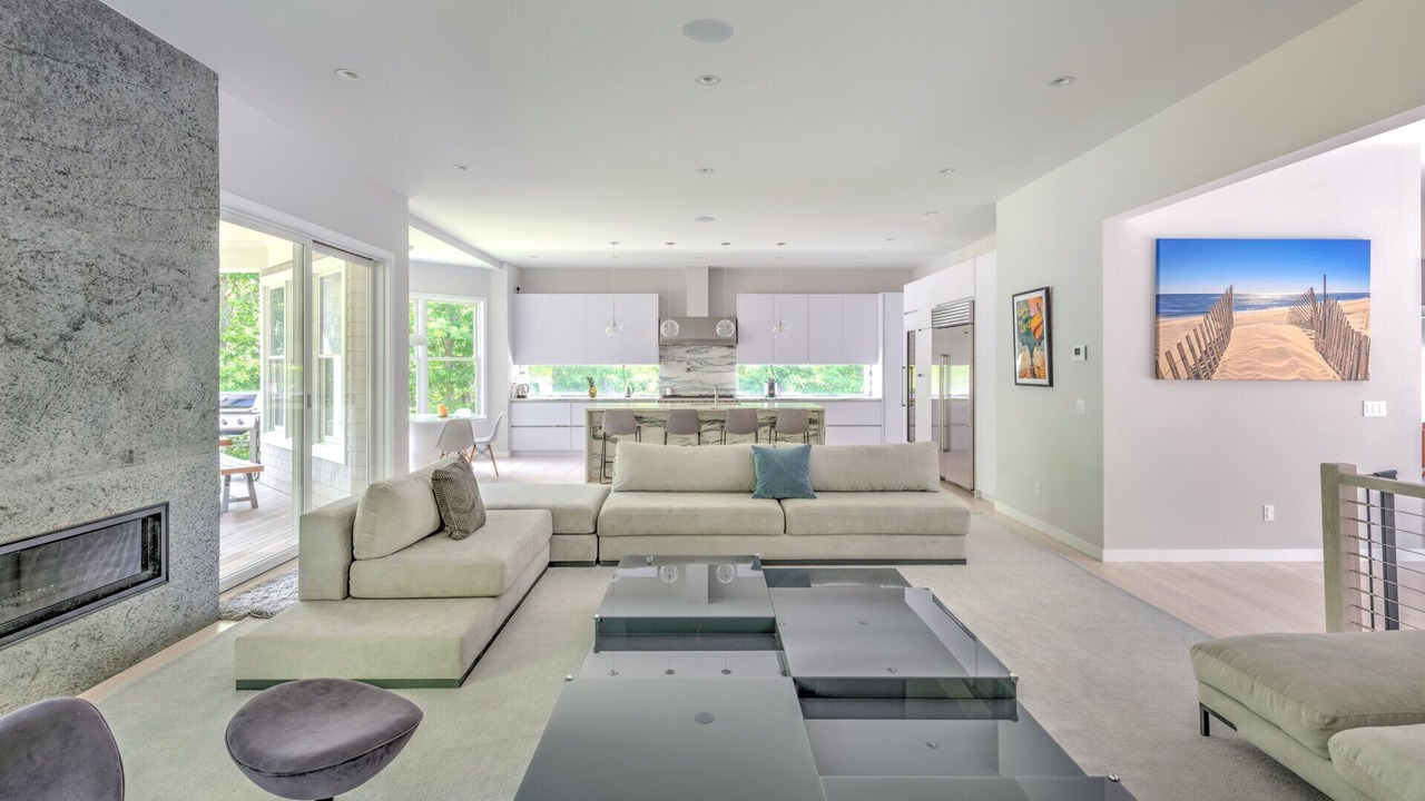 Photo of Livingroom in Amagansett North