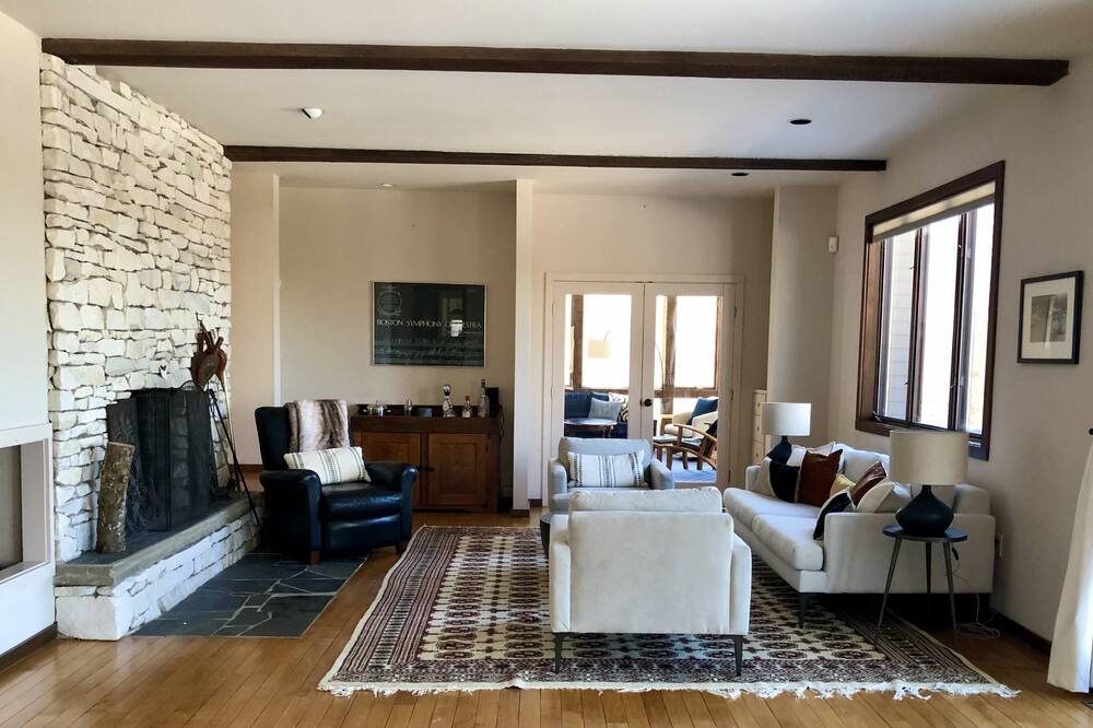 Photo of Livingroom in West Stockbridge