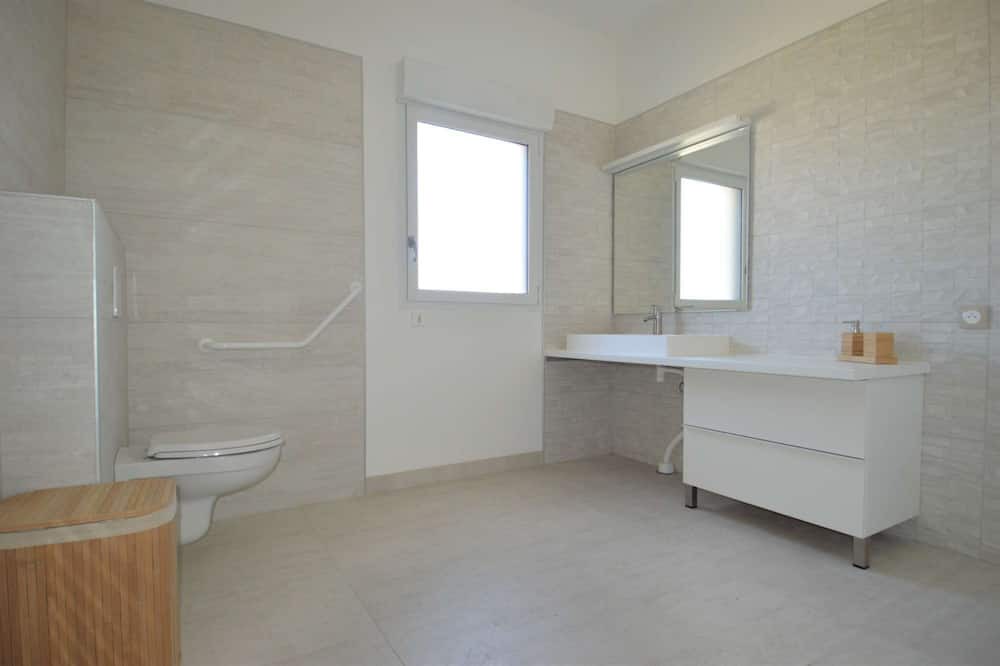 Photo of Bathroom in Saint-Come-de-Fresne