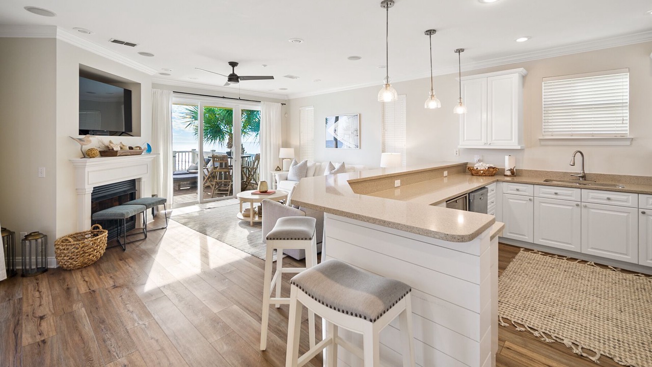 Photo of Kitchen in Laguna Beach Estates