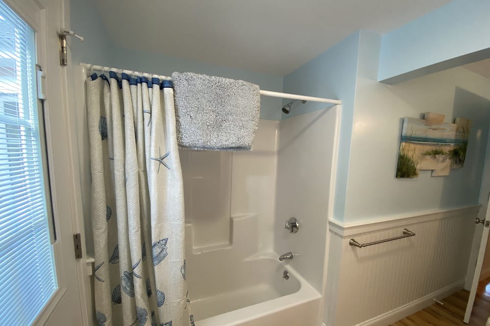 Photo of Bathroom in Campground Landing