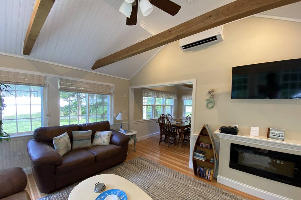 Photo of Livingroom in Campground Landing