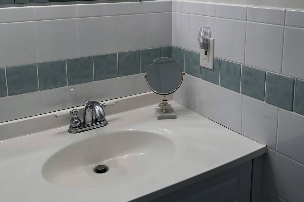 Photo of Bathroom in Moon