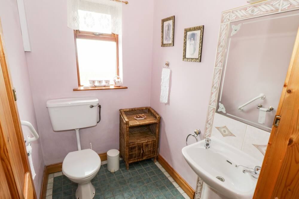 Photo of Bathroom in Drumaveil North