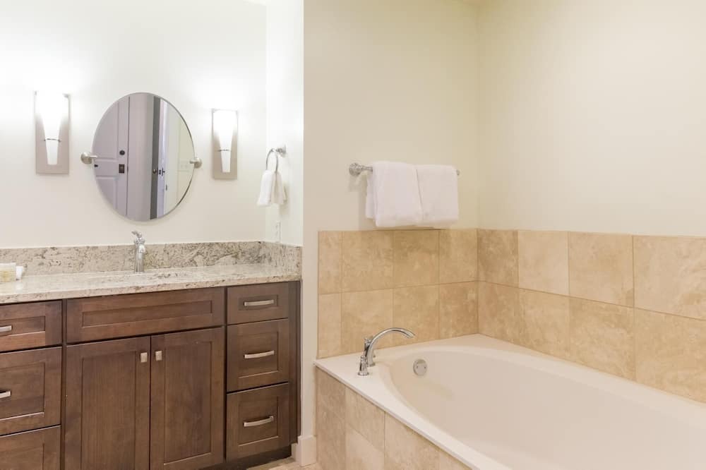 Photo of Bathroom in Gulf District