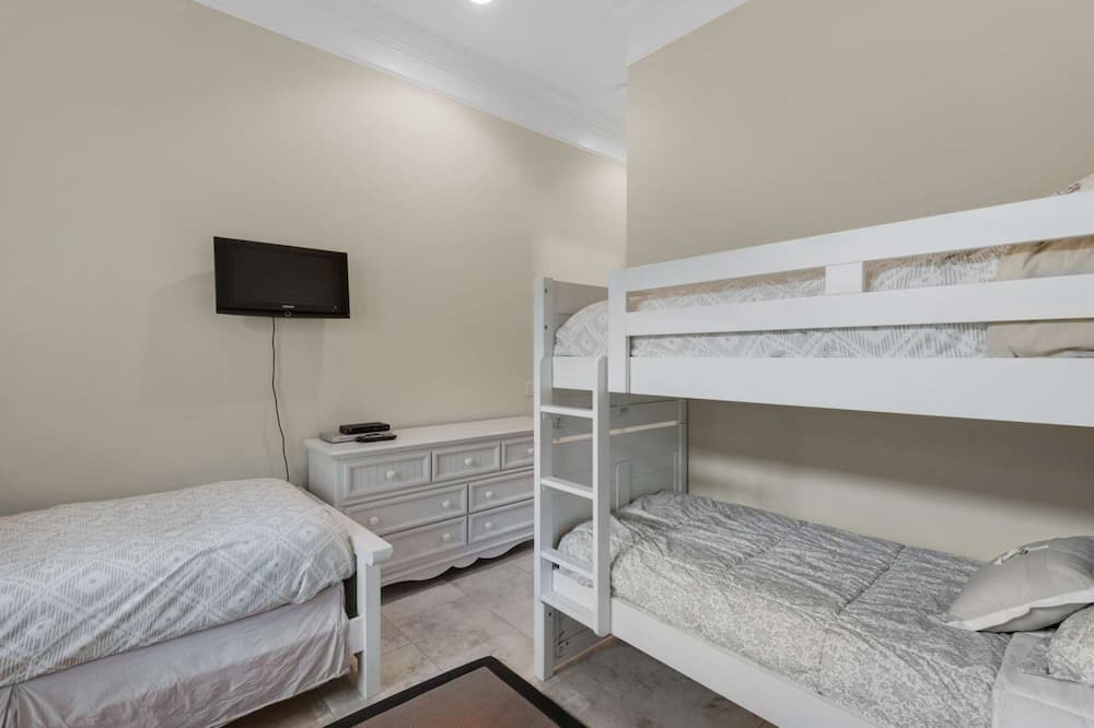 Photo of Bedroom in SeaNest Village