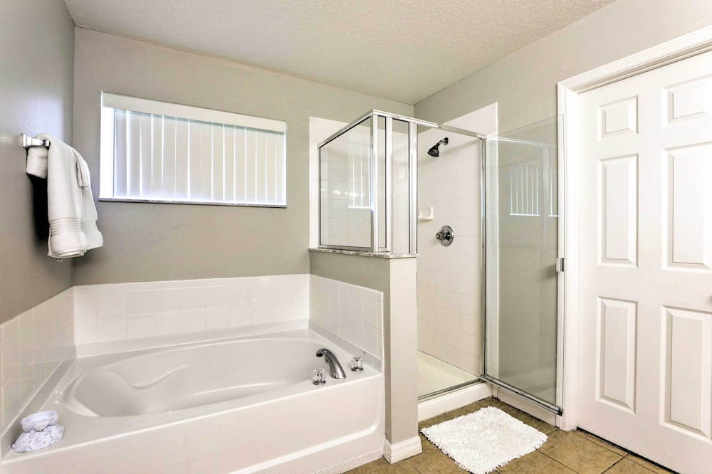 Photo of Bathroom in Windwood Bay