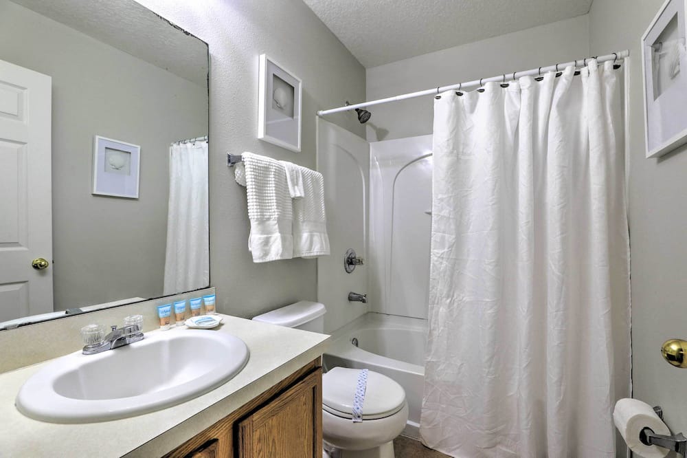 Photo of Bathroom in Windwood Bay