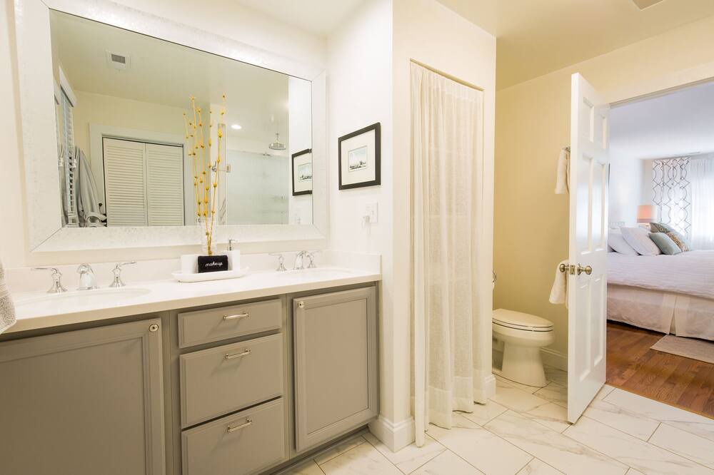 Photo of Bathroom in Irvington