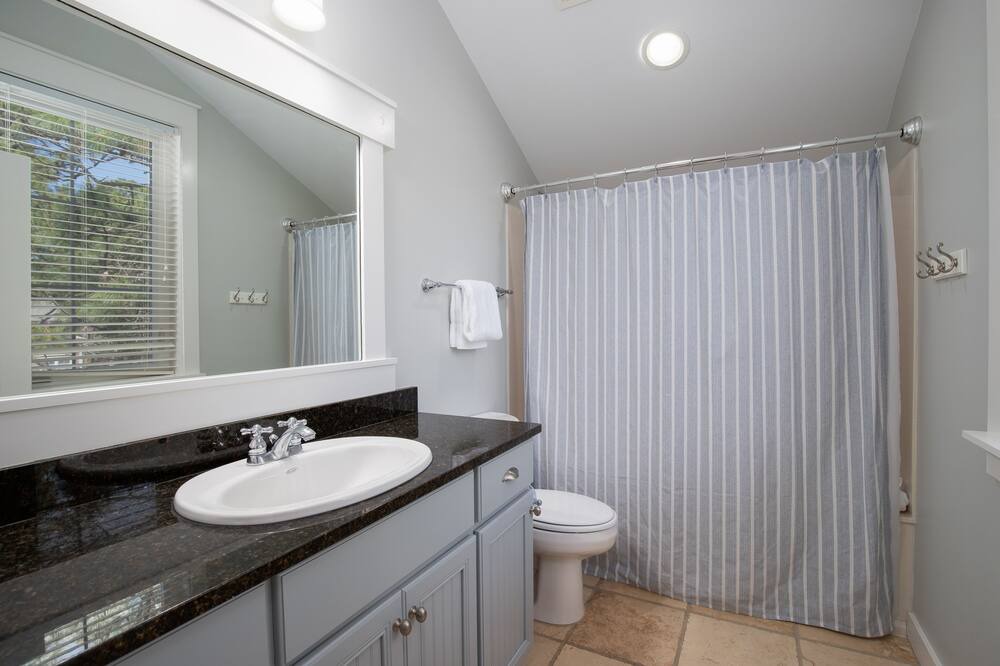 Photo of Bathroom in Laurel Grove