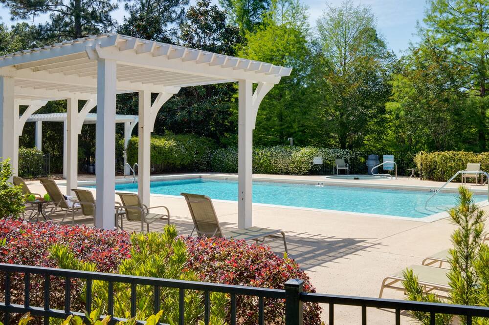 Photo of Outdoor in Laurel Grove
