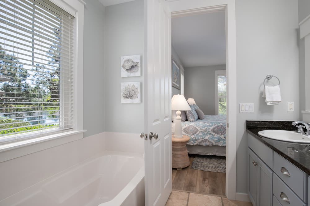 Photo of Bathroom in Laurel Grove