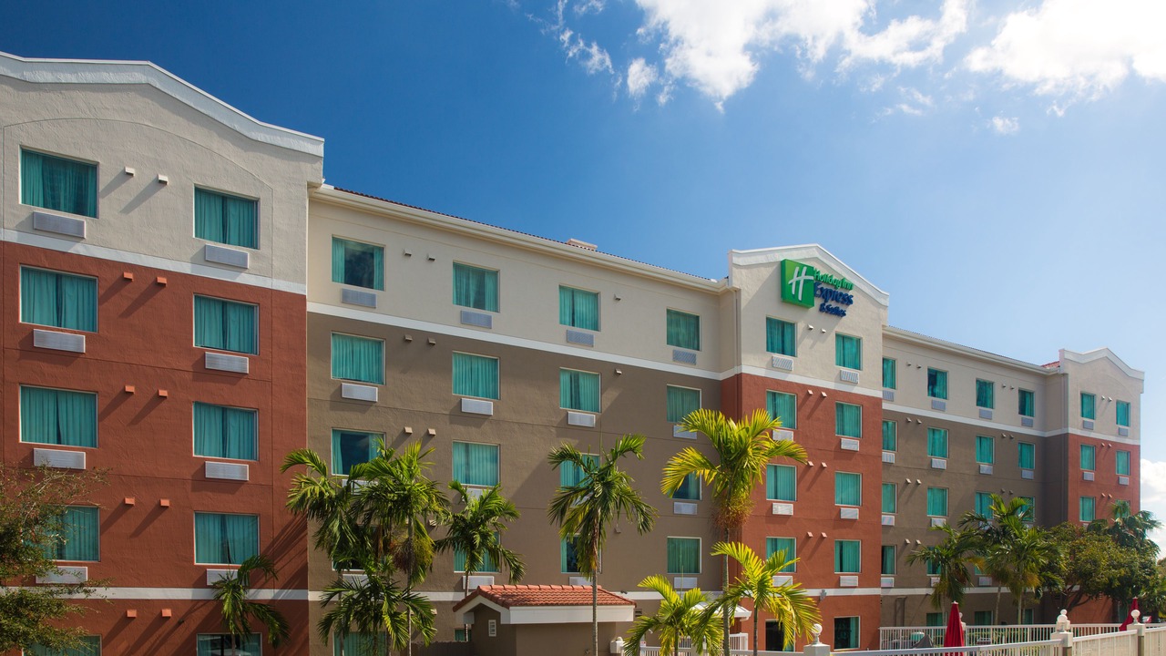 Photo of Buildings in Pembroke Pines