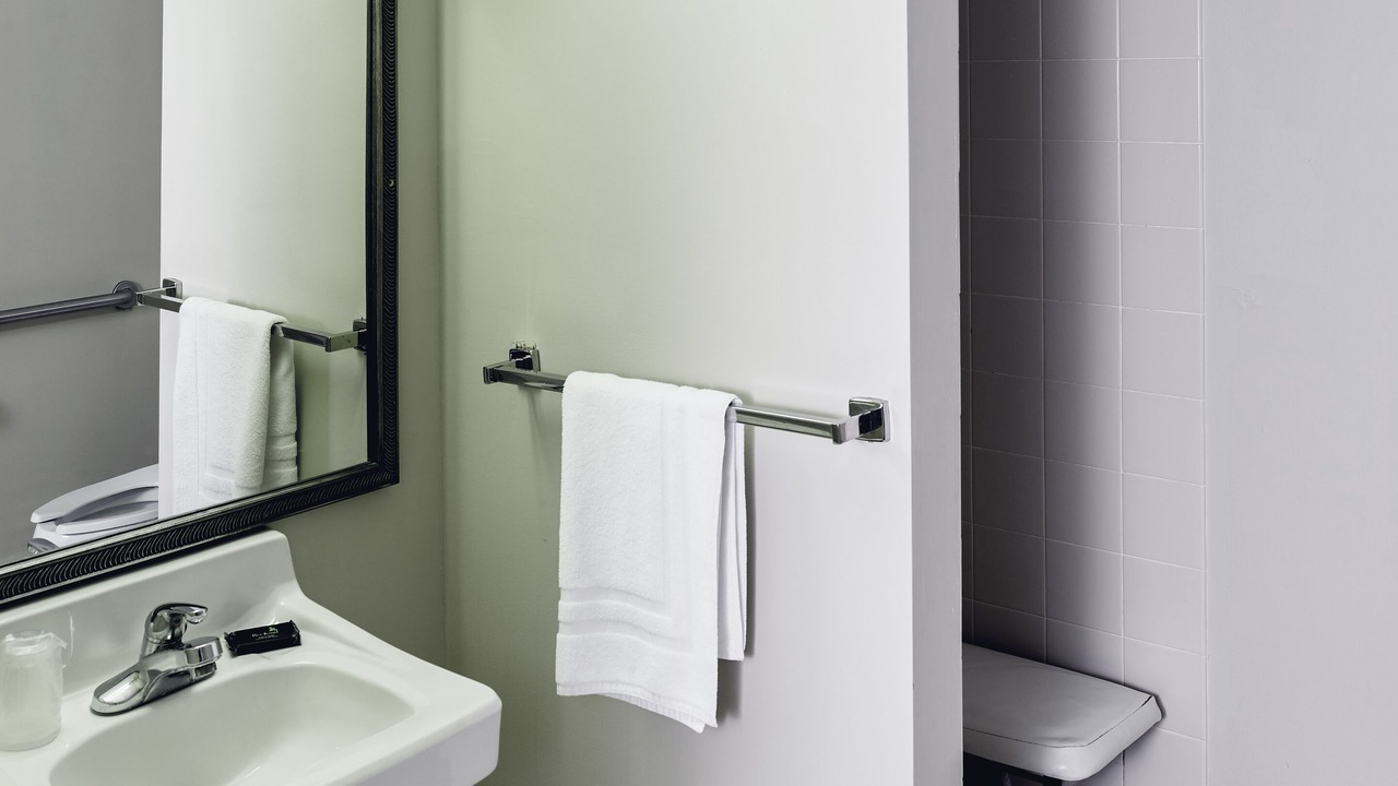 Photo of Bathroom in Peaks