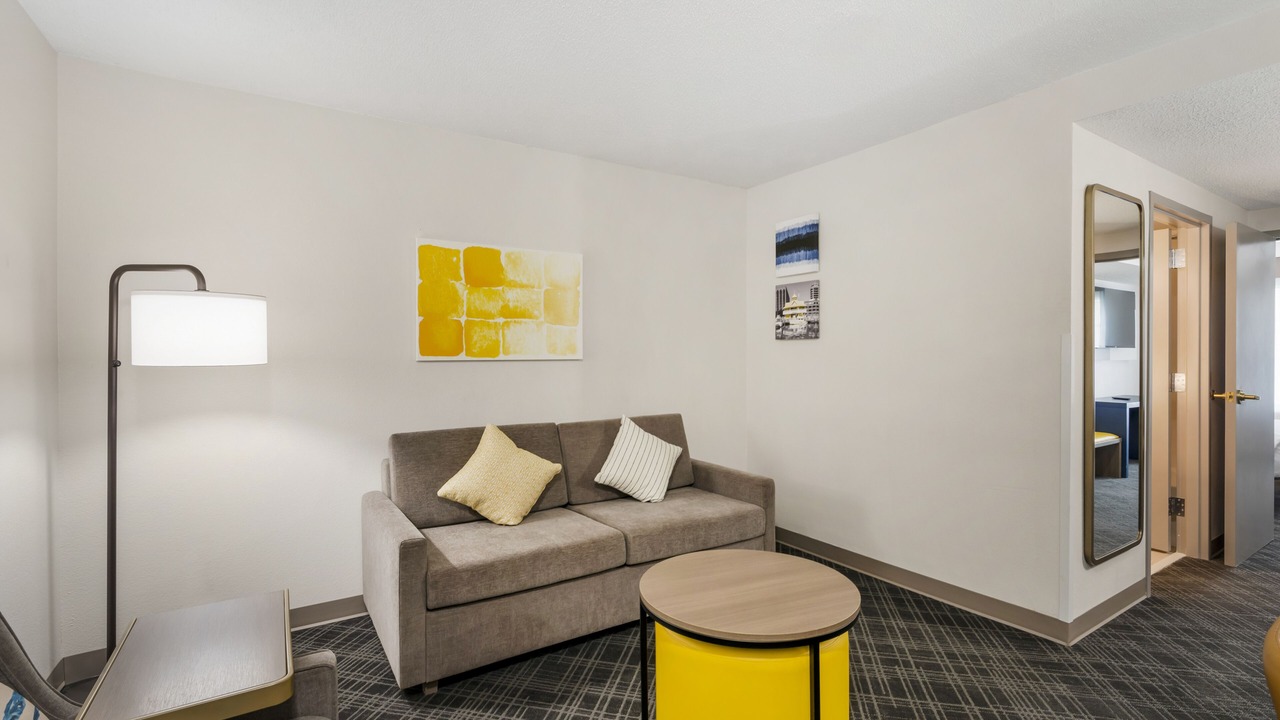 Photo of Bedroom in Coliseum Central