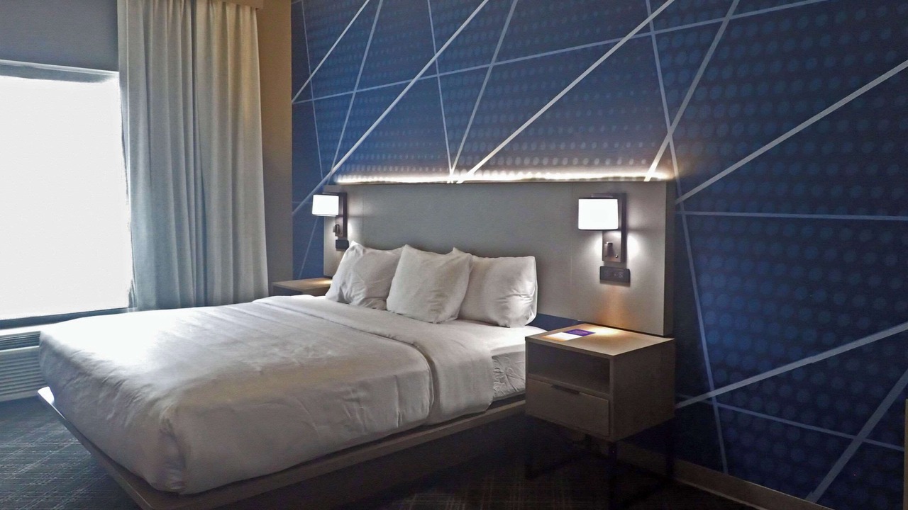 Photo of Bedroom in Coliseum Central