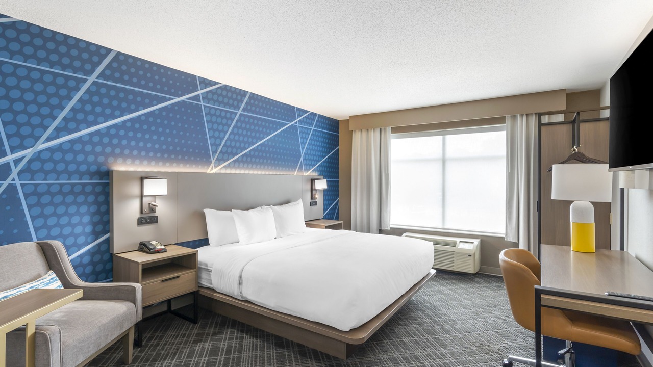 Photo of Bedroom in Coliseum Central