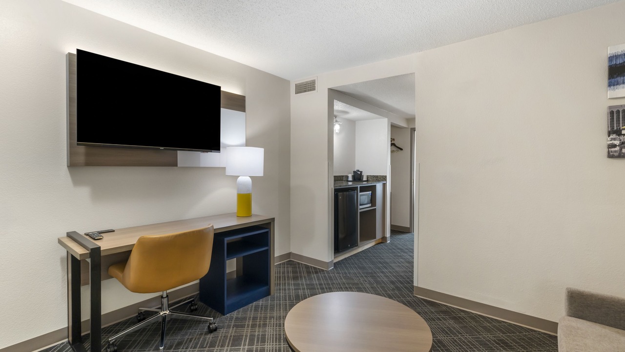 Photo of Bedroom in Coliseum Central