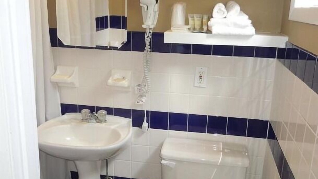 Photo of Bathroom in Shinnecock Hills