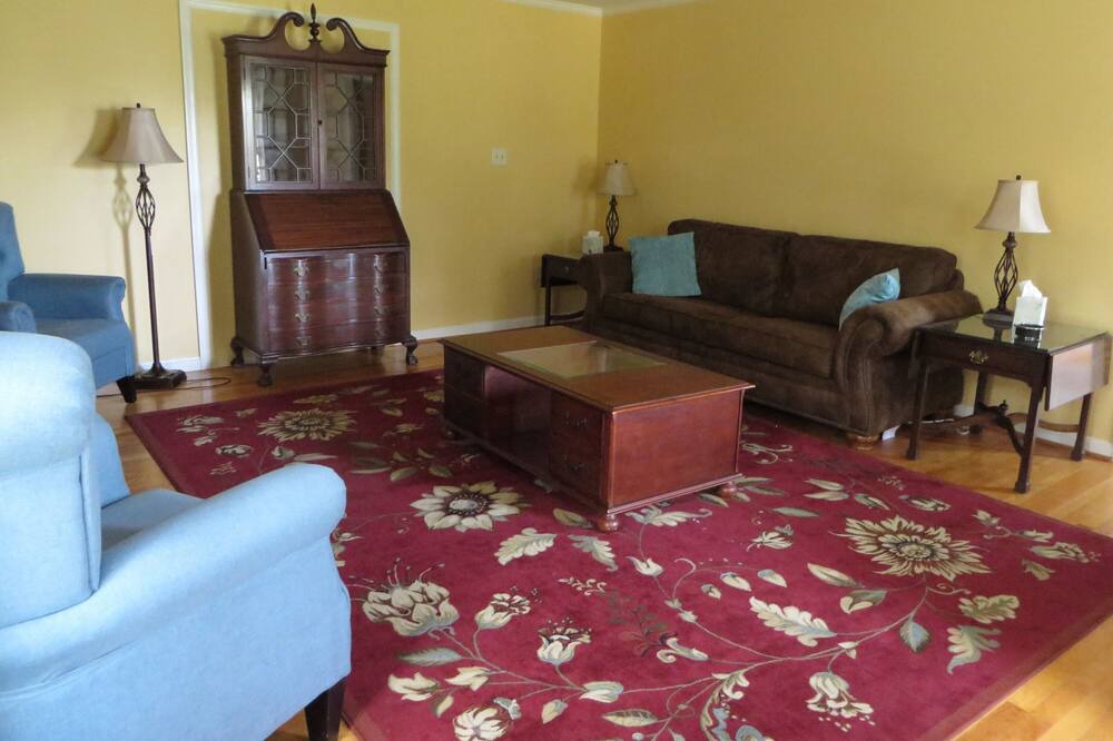 Photo of Livingroom in Leesburg