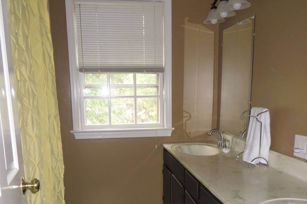 Photo of Bathroom in Leesburg
