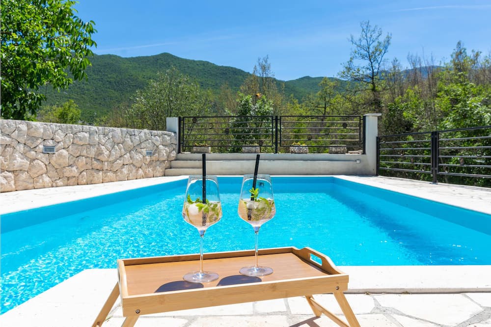 Photo of Outdoor in Srijane