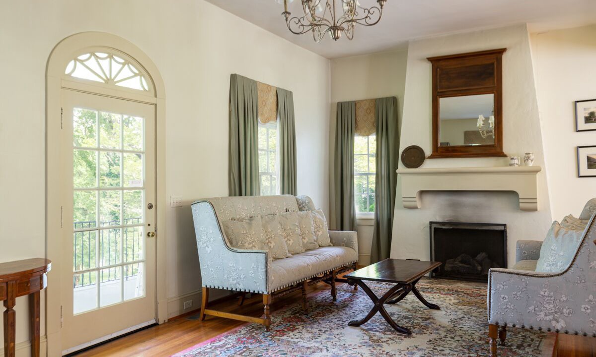 Photo of Livingroom in Hot Springs