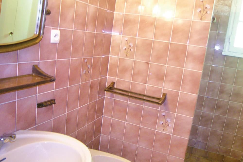 Photo of Bathroom in Lanvaudan