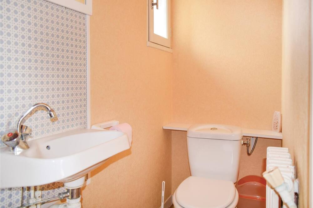 Photo of Bathroom in Trelevern