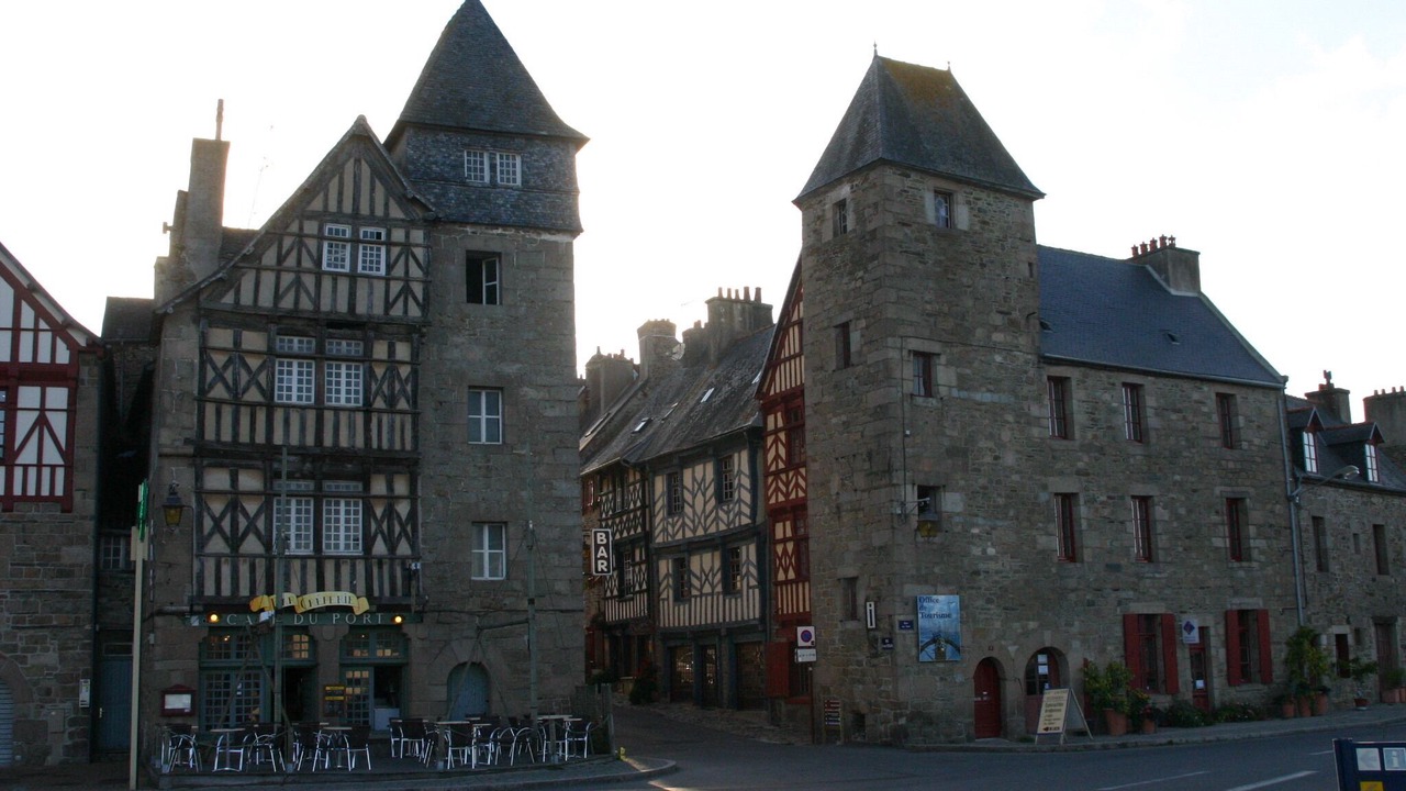 Photo of Buildings in Plouguiel