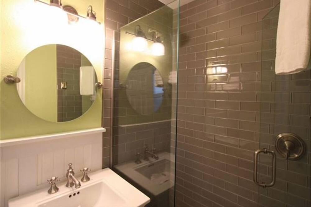 Photo of Bathroom in Bay Esplanade