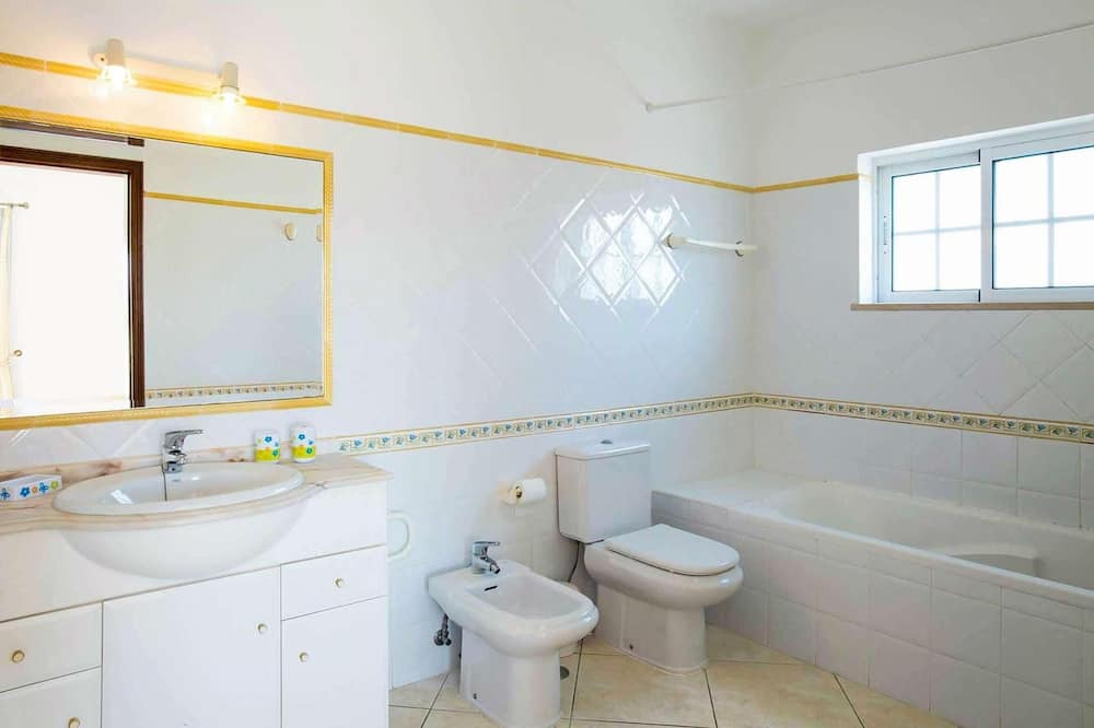 Photo of Bathroom in Castelo