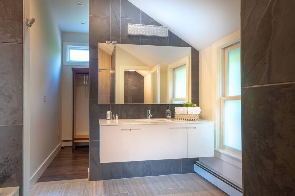 Photo of Bathroom in Willow