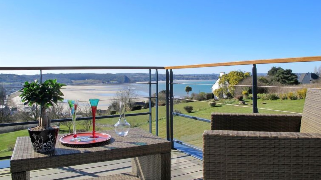 Photo of Patio Balcony in Saint-Michel-en-Greve
