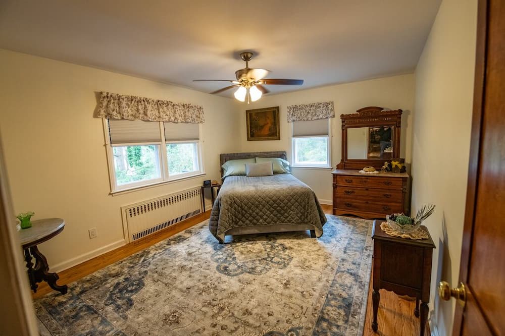Photo of Bedroom in Cold Spring Harbor
