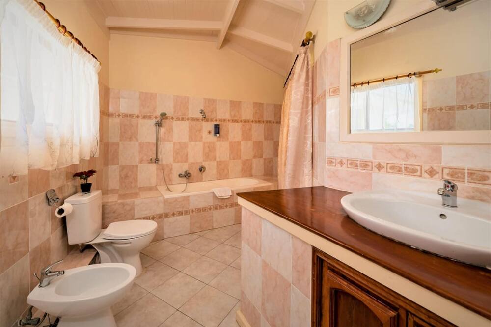 Photo of Bathroom in Glacis