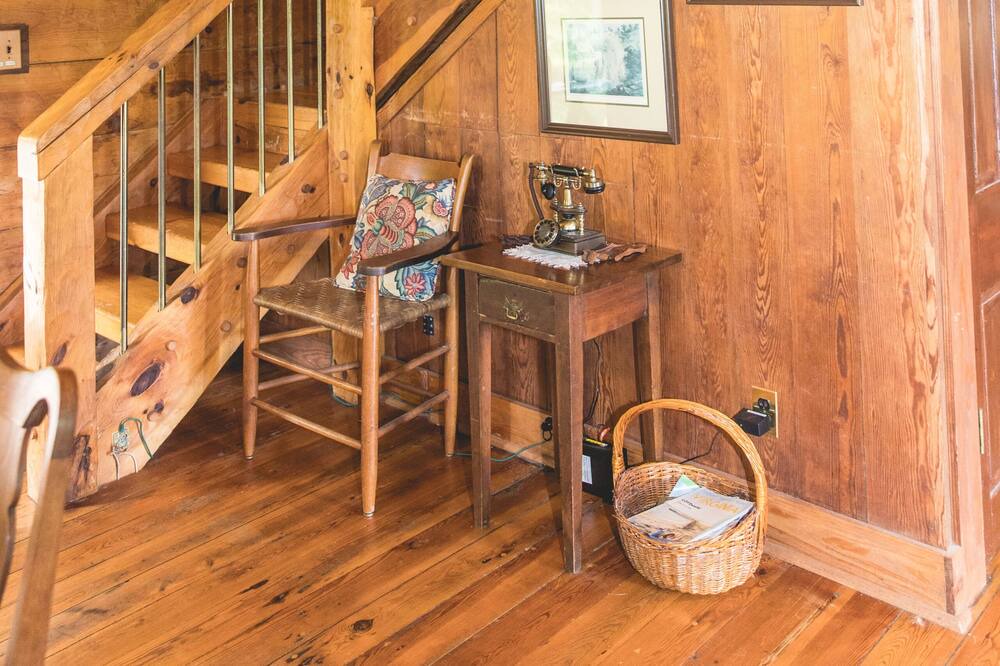 Photo of Livingroom in Natural Bridge