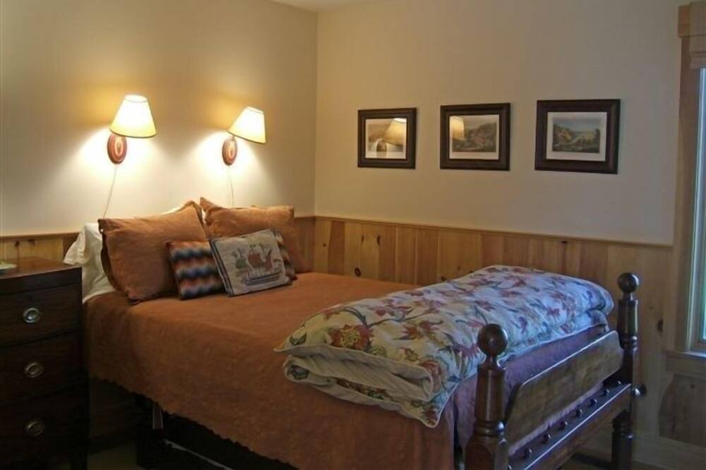Photo of Bedroom in Hot Springs
