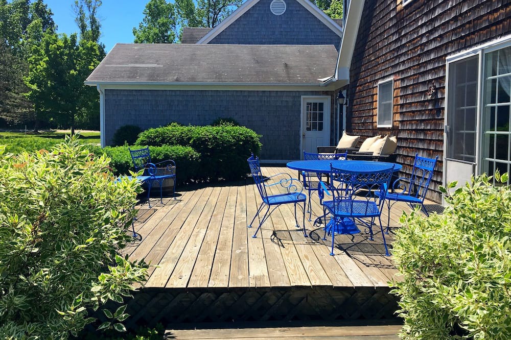 Photo of Patio Balcony in West Addison