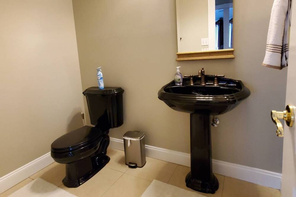 Photo of Bathroom in Shinnecock Hills