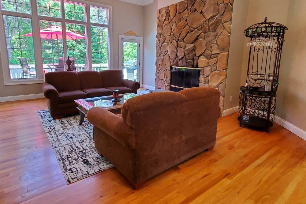 Photo of Livingroom in Shinnecock Hills