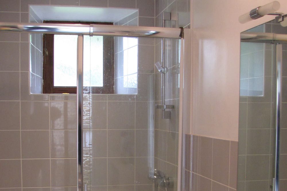 Photo of Bathroom in Pordic