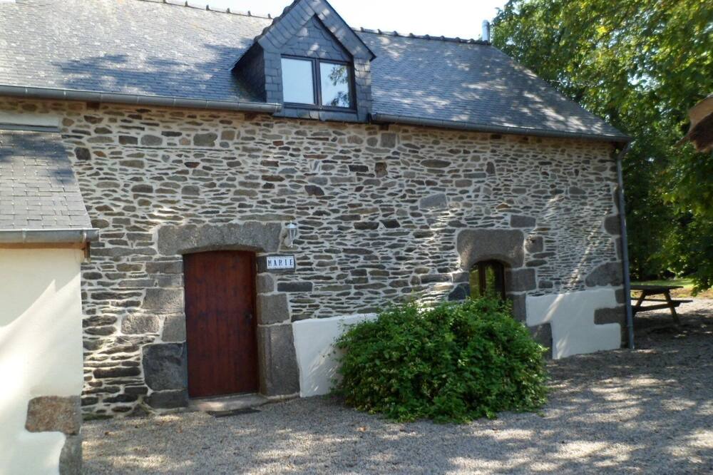 Photo of Outdoor in Saint-Nicolas-du-Pelem